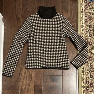 Vintage Jones New York Houndstooth turtle neck sweater, size small